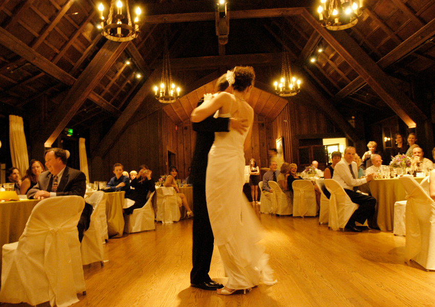 first-dance-bride-&-groom