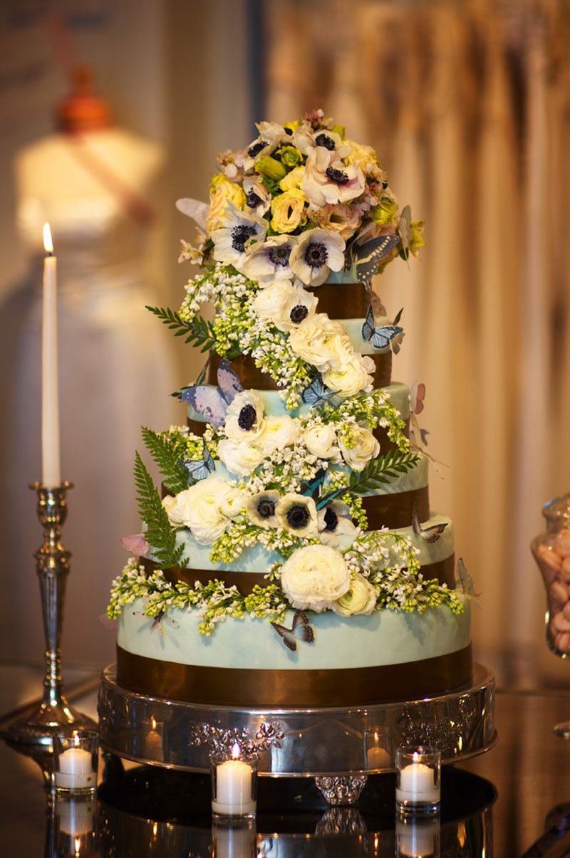 Beautiful Wedding Cake with Flowers